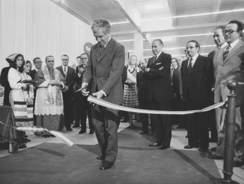 Konrad Henkel taglia il nastro per inaugurazione-fabbrica Ferentino 1973