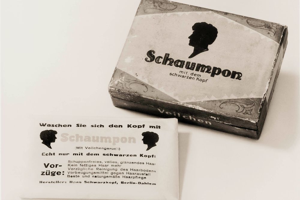 

Schaumpon was the first water-soluble shampoo developed by Hans Schwarzkopf.  It was easier to use and cheaper than oils and coarse soaps that had been used up to then.