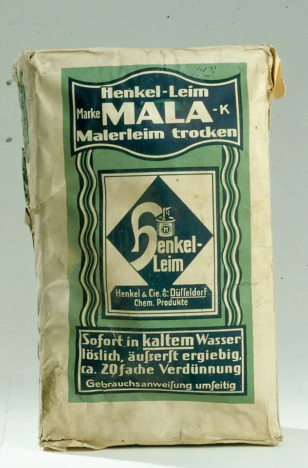 
The first products included the painter's glue Mala which was based on potato flour.