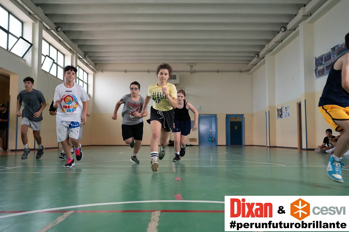 ragazzi-in-palestra-a-scuola