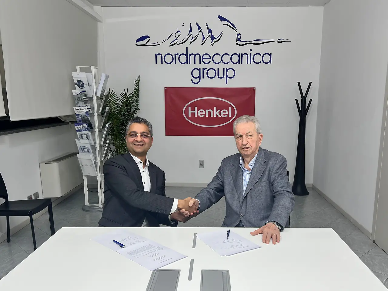 Rajat Agarwal (Henkel Packaging Adhesives) e Antonio Cerciello (Nordmeccanica)