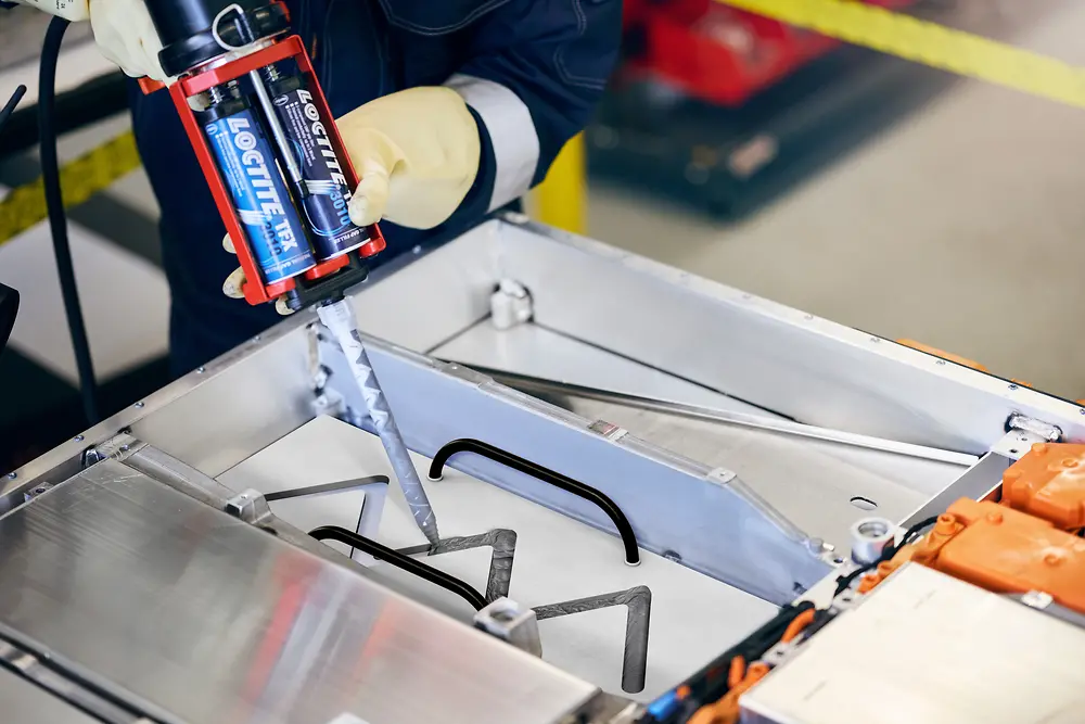 LOCTITE-riparazione-veicoli-elettrici-batteria