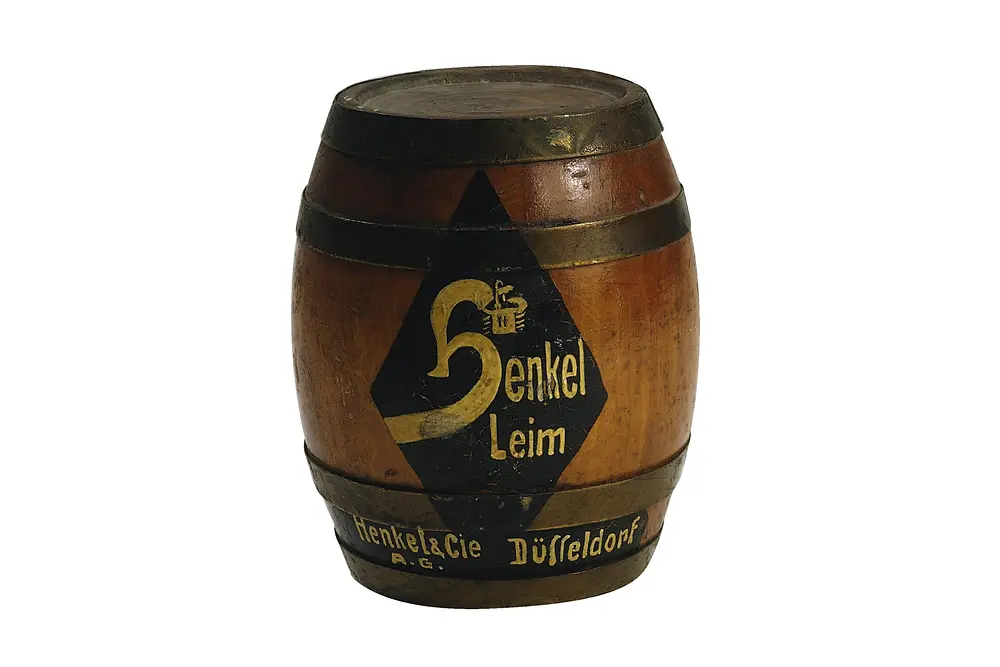 Riproduzione in miniatura di un barile di colla Henkel stampato del 1925.