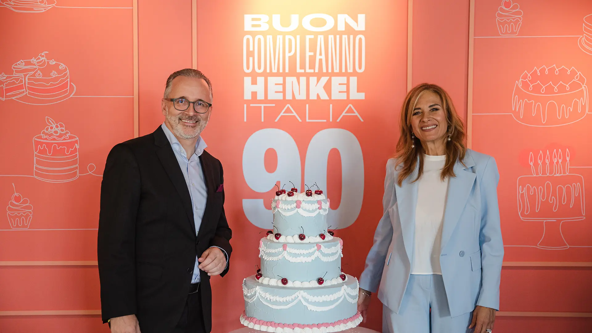 Carsten Knobel (CEO di Henkel) e Mara Panajia (Presidente e Amministratore Delegato Henkel Italia) all'inaugurazione della mostra 90 Volte Henkel. La rivoluzione quotidiana