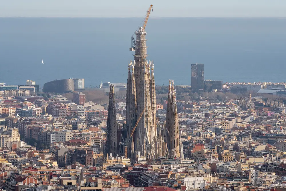 
aggiunti i 172,5 metri, la Sagrada Familia è oggi l’edificio religioso più alto del mondo. Questo successo coincide con il 150mo anniversario di Henkel
