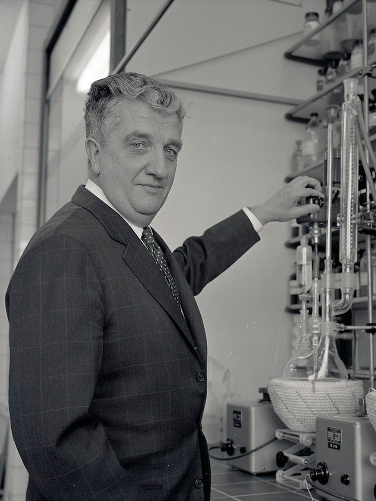 Dr. Konrad Henkel