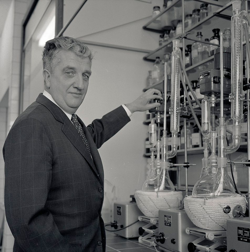 Dr. Konrad Henkel