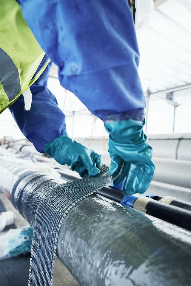 The repair system reinforces and seals steel pipes