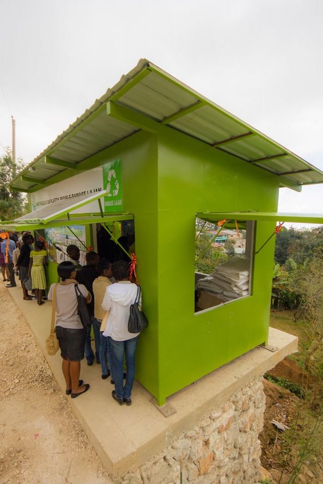 Henkel’s partnership with the Plastic Bank will enable the construction of new collection centers in Haiti.